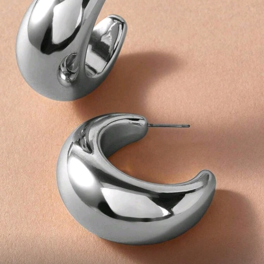 NEW! Stunning Silver Minimalist Chunky Puffy  Crescent Hoop Earrings